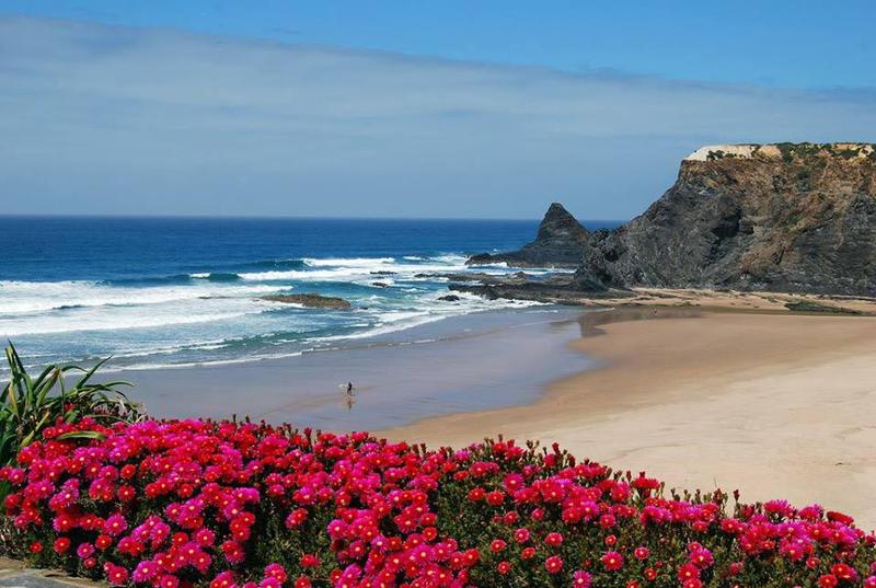 As melhores praias para você visitar com uma acompanhante de alto nível no Algarve
