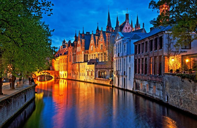 Bruges com uma Acompanhante para Jantares, GFE e Experiências com Pernoite